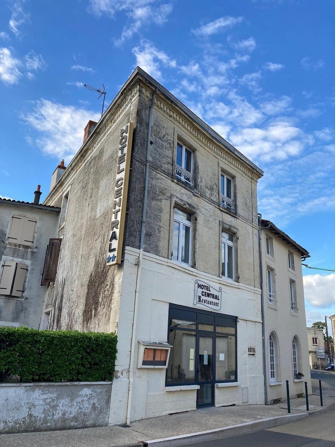 Hôtel Central Chaunay Exterior foto